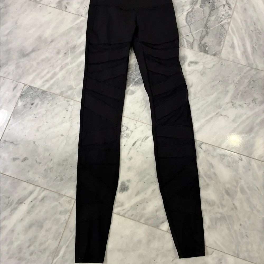 Lululemon Wunder Under High Rise Tech Mesh Cutout Leggings. Like New! Size 4 - Picture 2 of 6